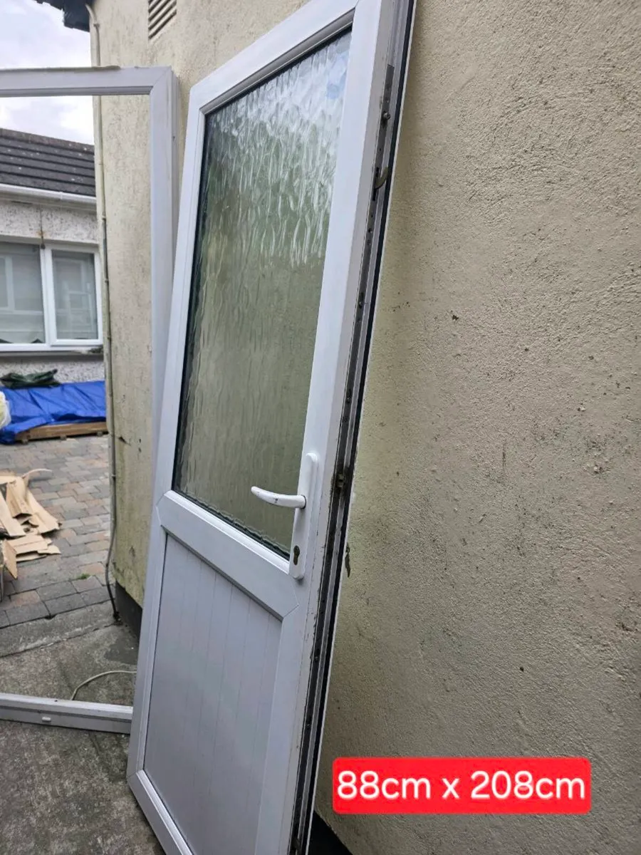 Pic Door - Image 1