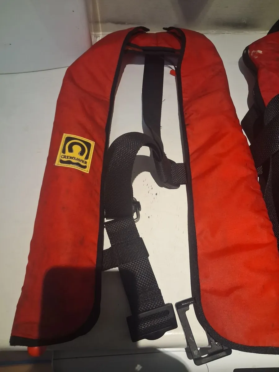 SELF INFLATING LIFEJACKETS - Image 3
