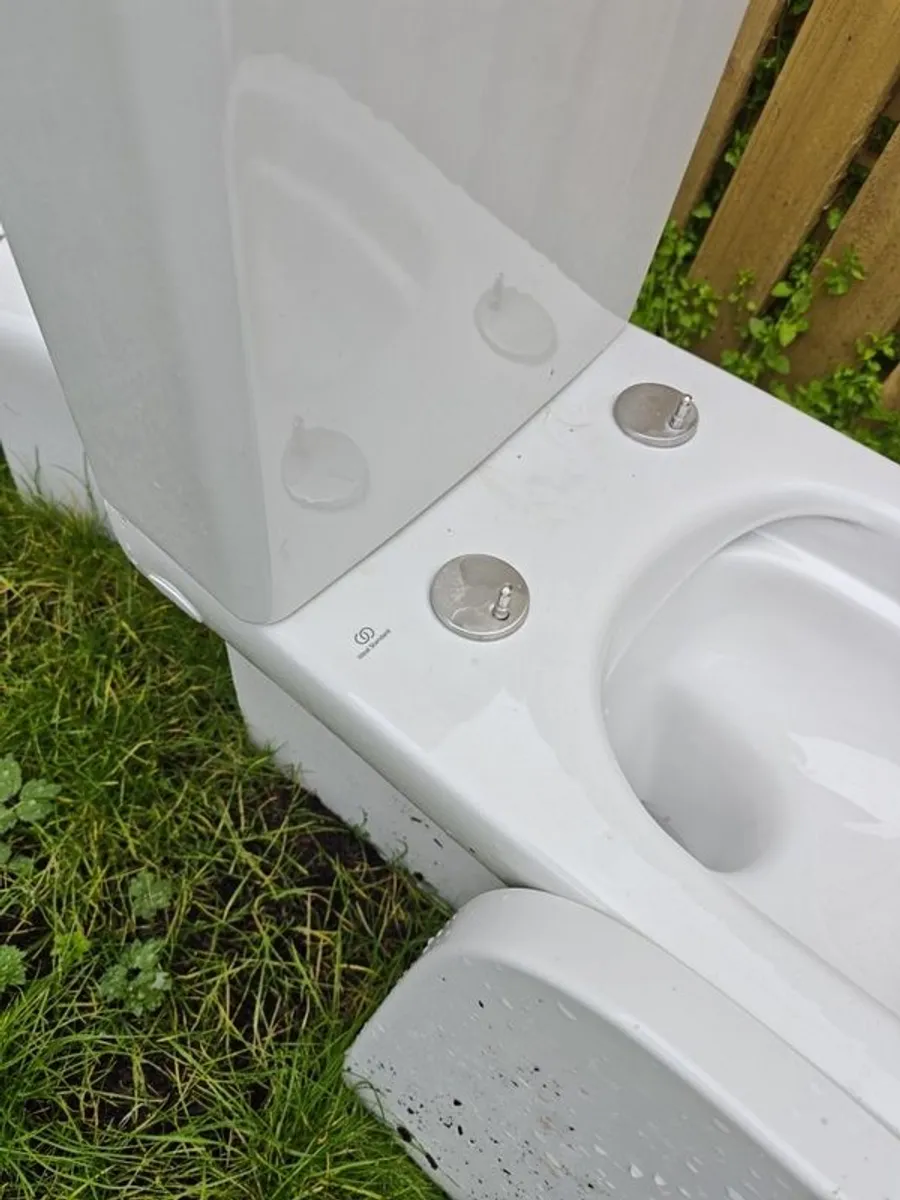 Toilet - Image 2