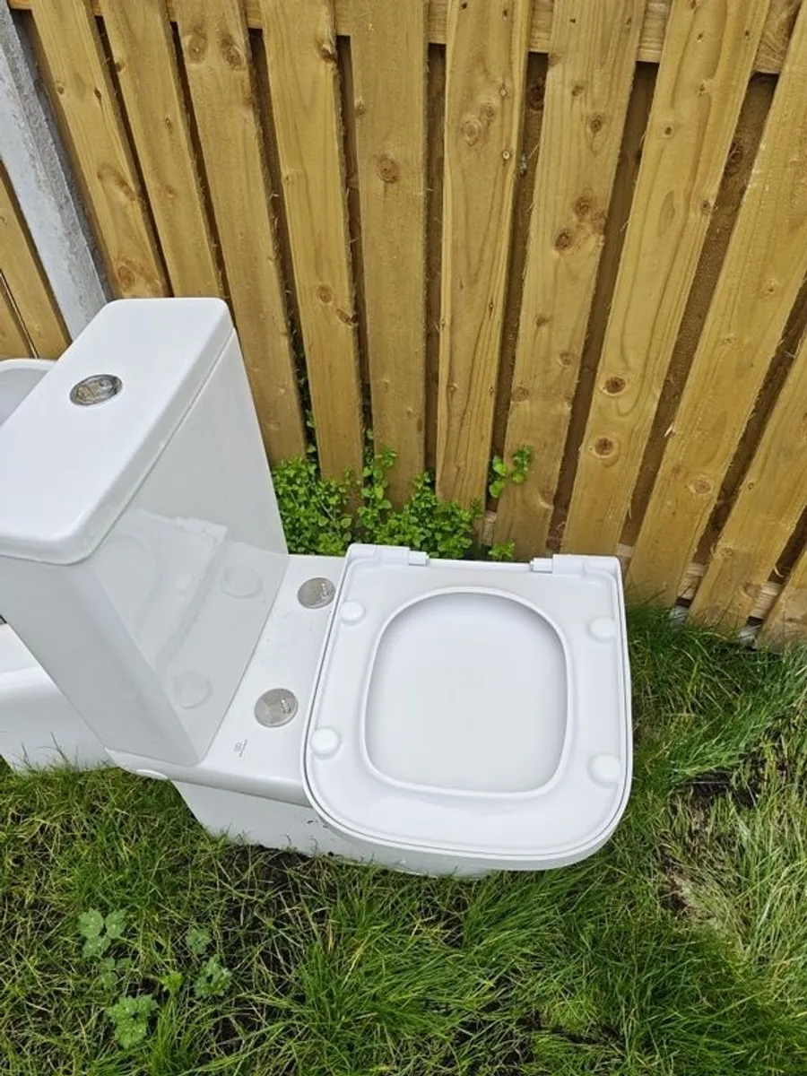 Toilet - Image 3