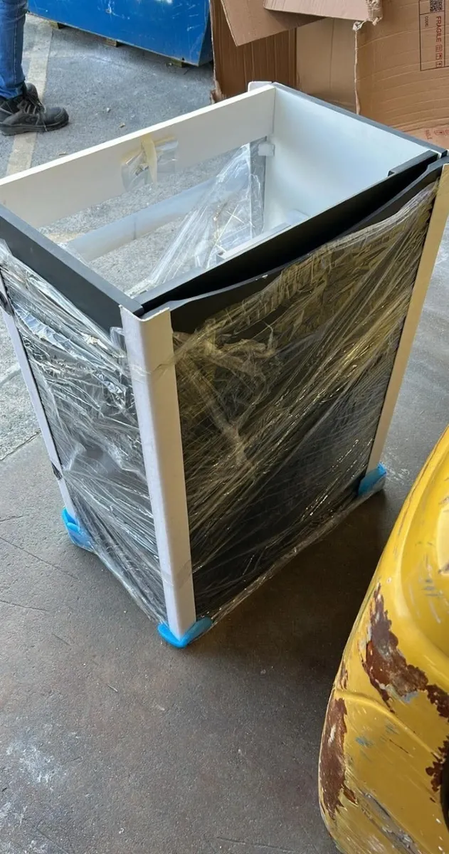 Bathroom unit/sink / no tap included - Image 2