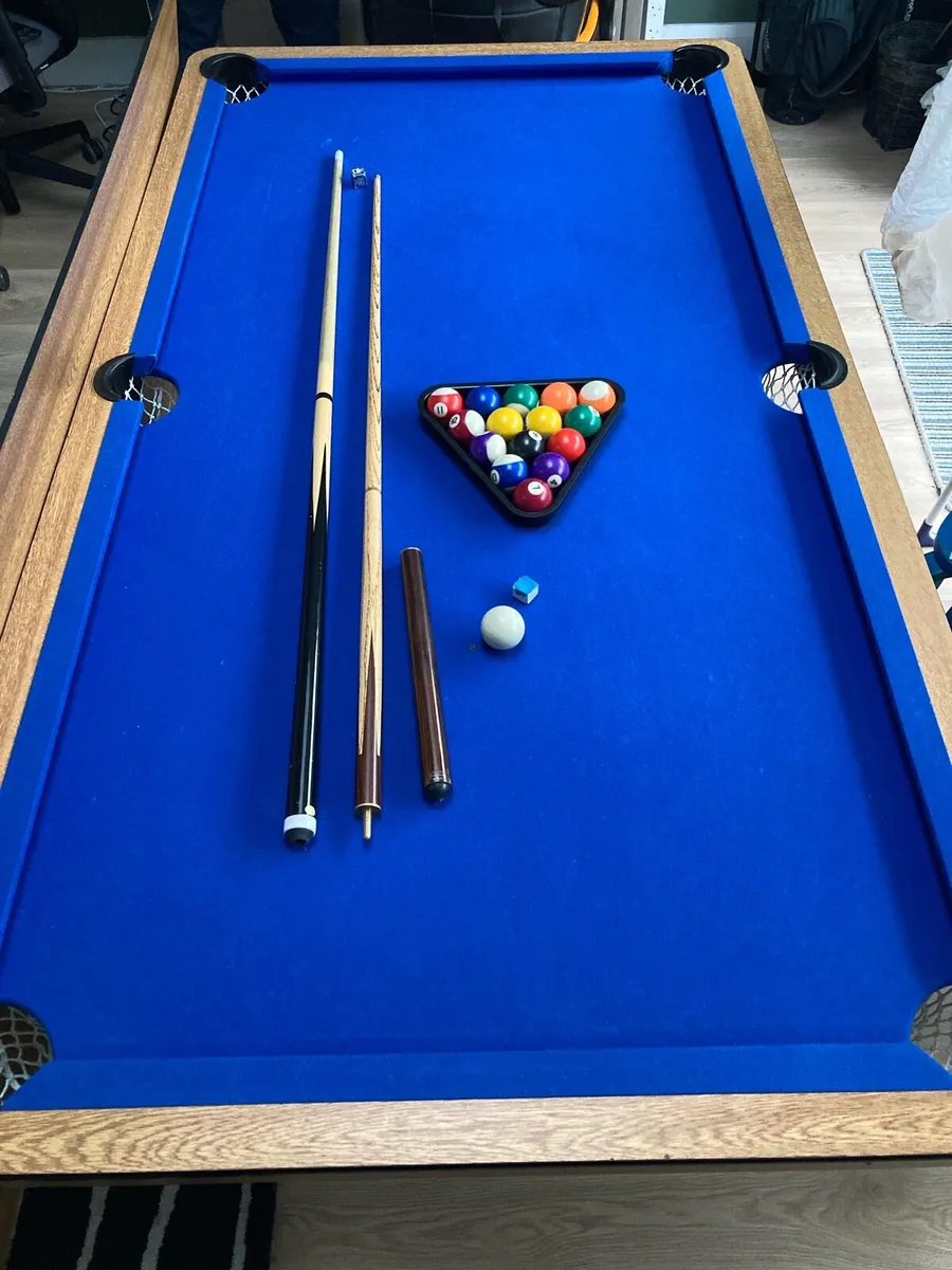 Pool table - Image 1