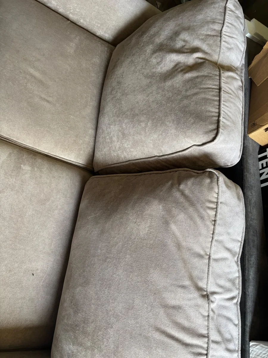 Couch - Image 4