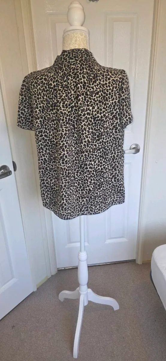 Made In Italy Leopard Print Tie Neck Blouse Top Si - Image 3