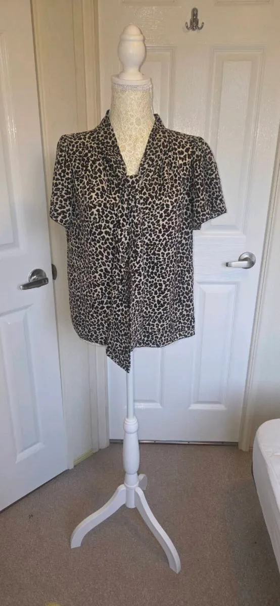 Made In Italy Leopard Print Tie Neck Blouse Top Si - Image 1