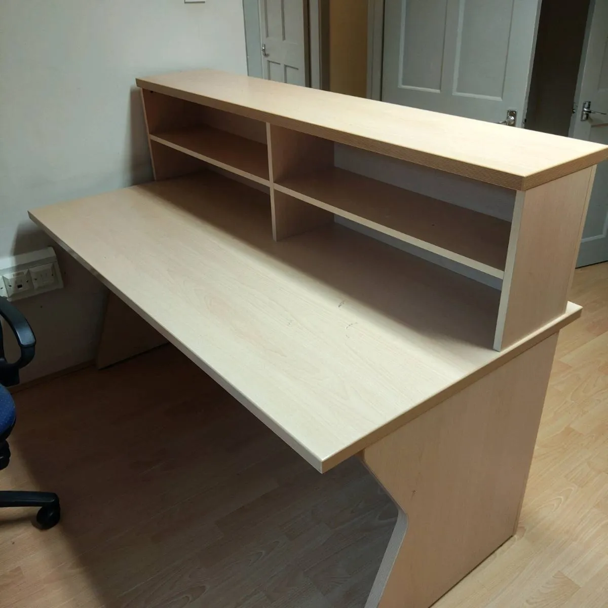 OFFICE COUNTER - Image 1