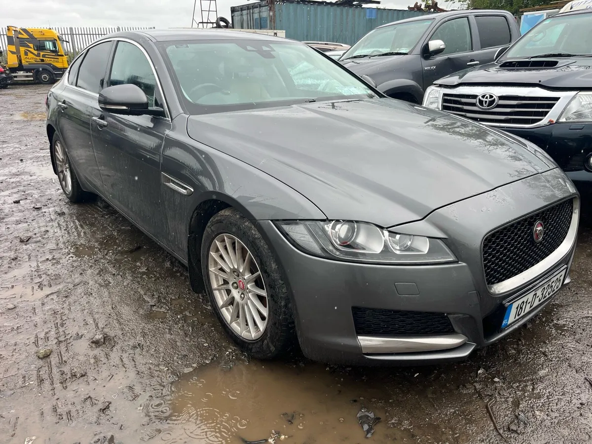 2018 Jaguar Xf - Image 2