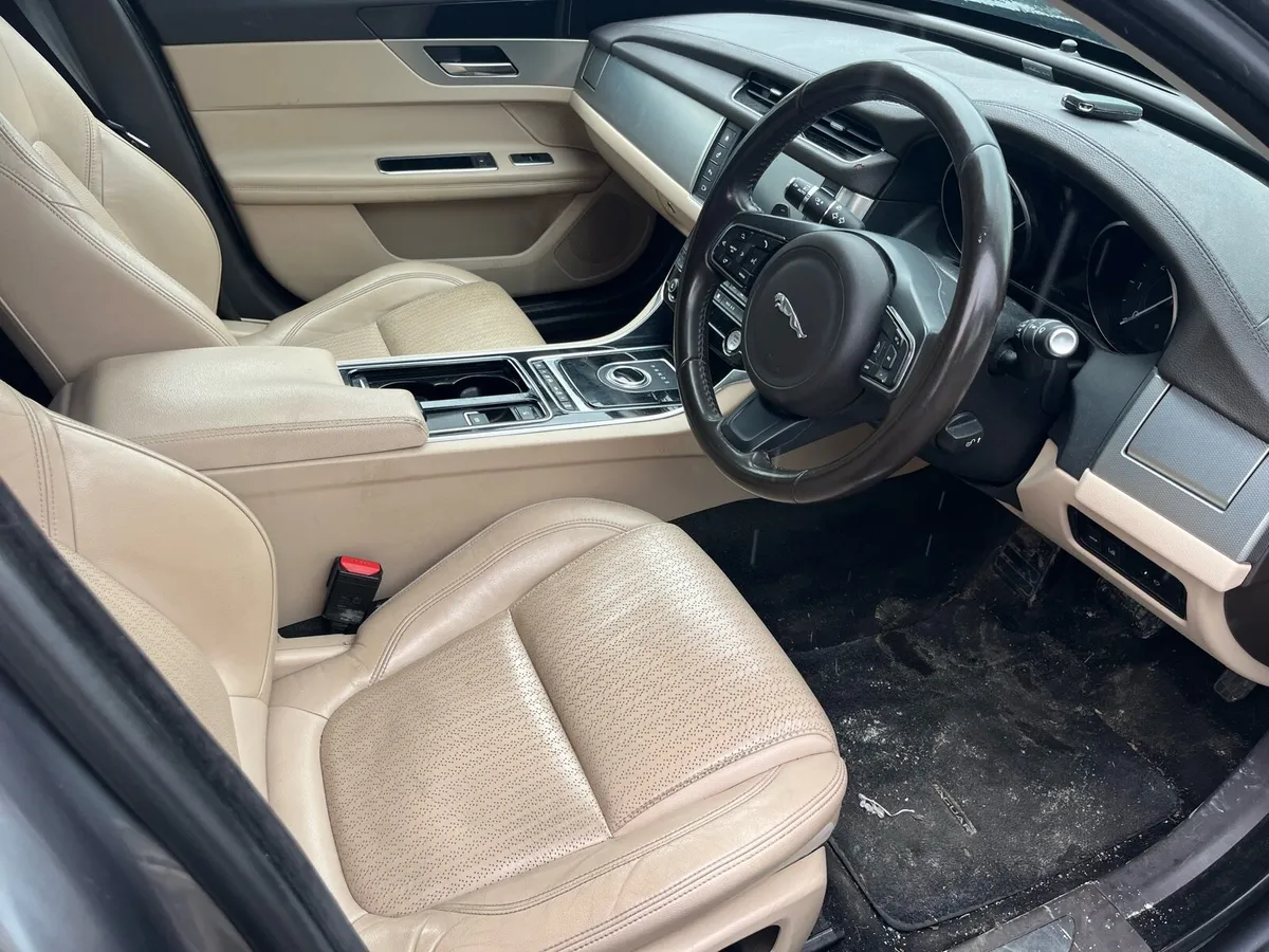 2018 Jaguar Xf - Image 4