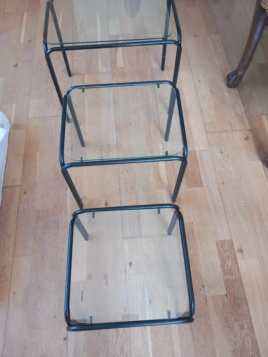 Nested glass tables - Image 1