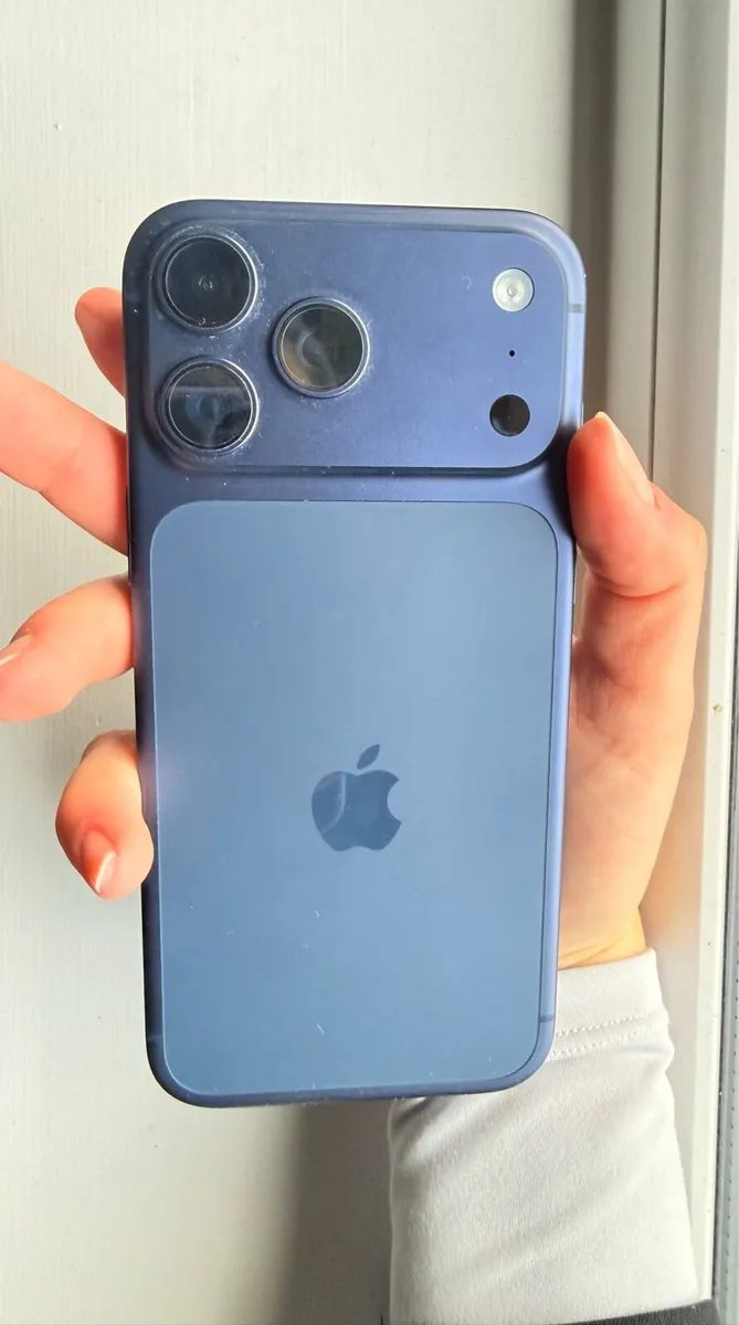iPhone 17 Pro Max – Excellent Condition - Image 3