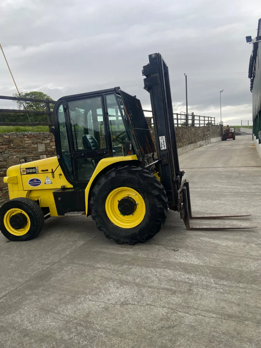 J c b 4x4 roughtrain Forklift - Image 2