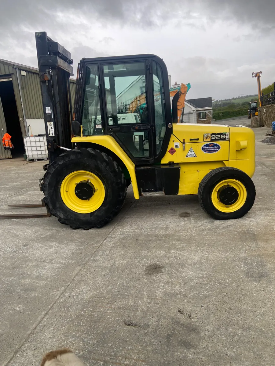 J c b 4x4 roughtrain Forklift - Image 1