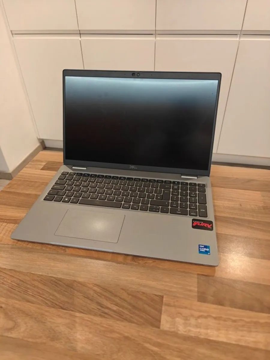 Dell Latitude 5520 Laptop | i7 (11th gen) | 16 GB - Image 1