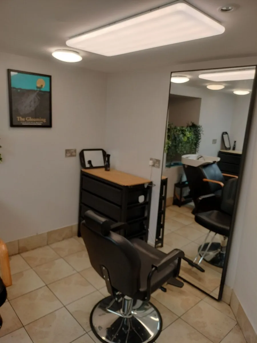 Chair for rent in barber shop - Image 3