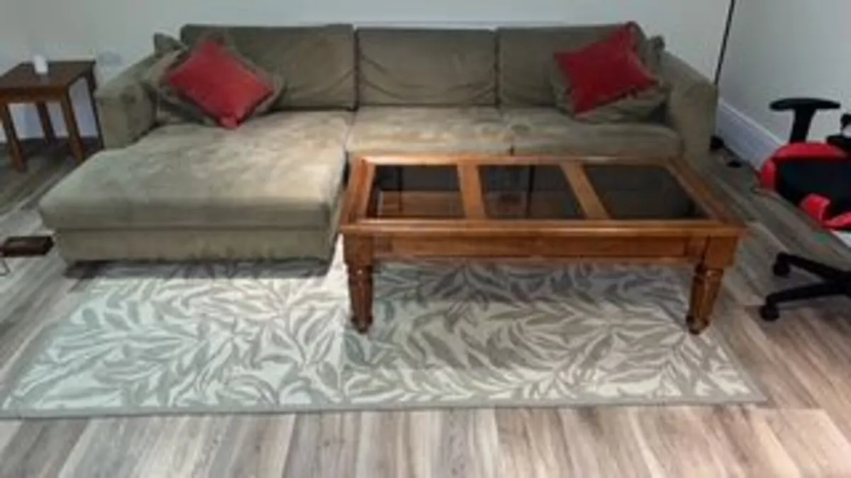 couch,table and Rug