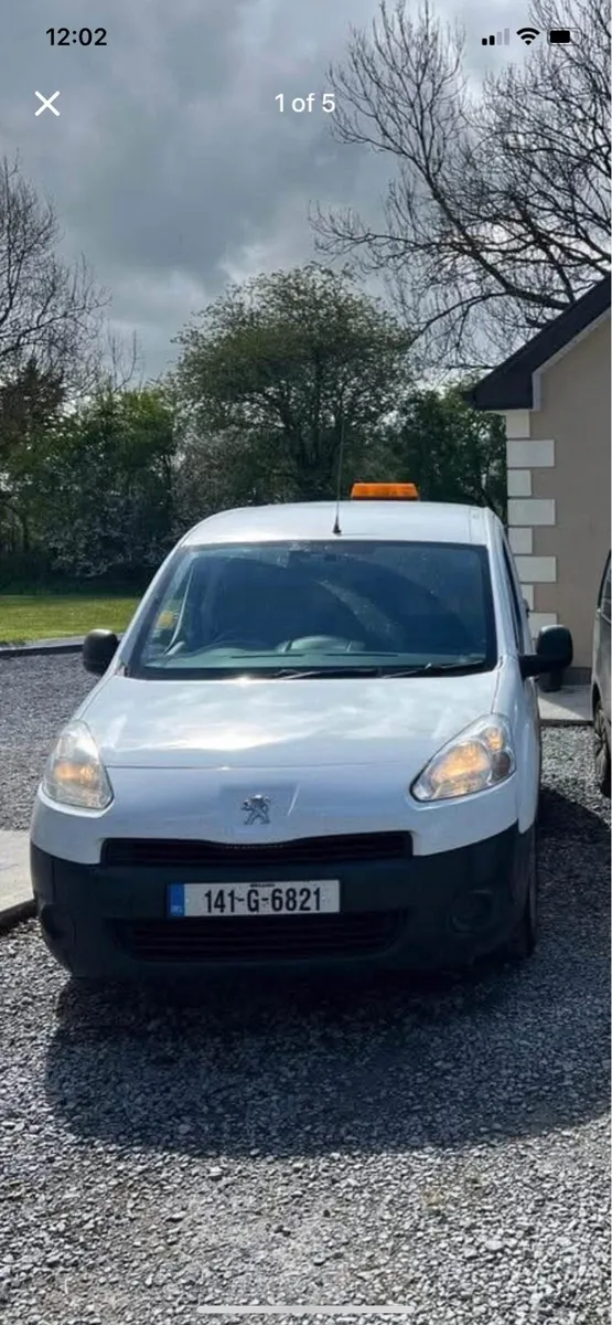 2014 3 seater van - Image 1