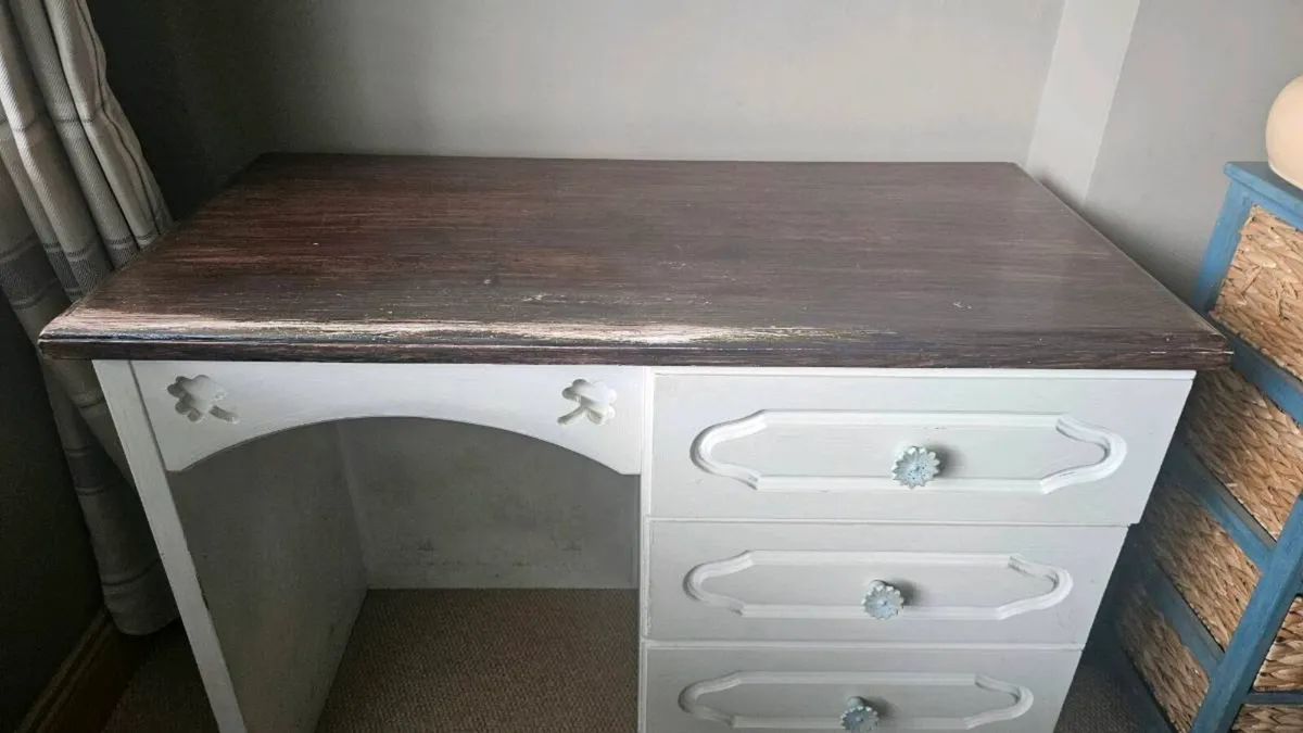 Desk - Image 3
