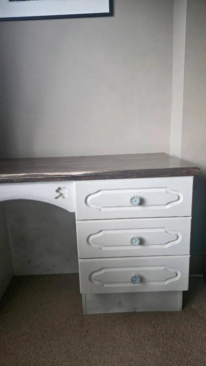 Desk - Image 2