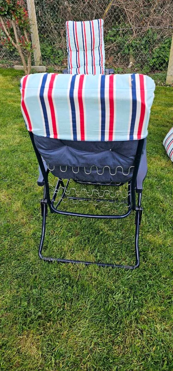 3 garden chairs and table - Image 4