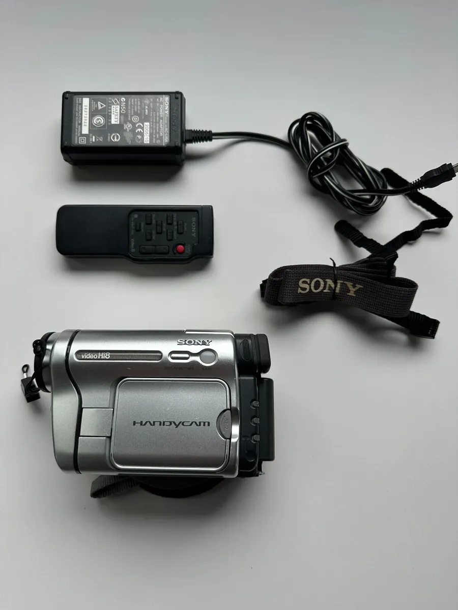 Sony Handycam DCR-ccd-trv238e PAL - Image 1