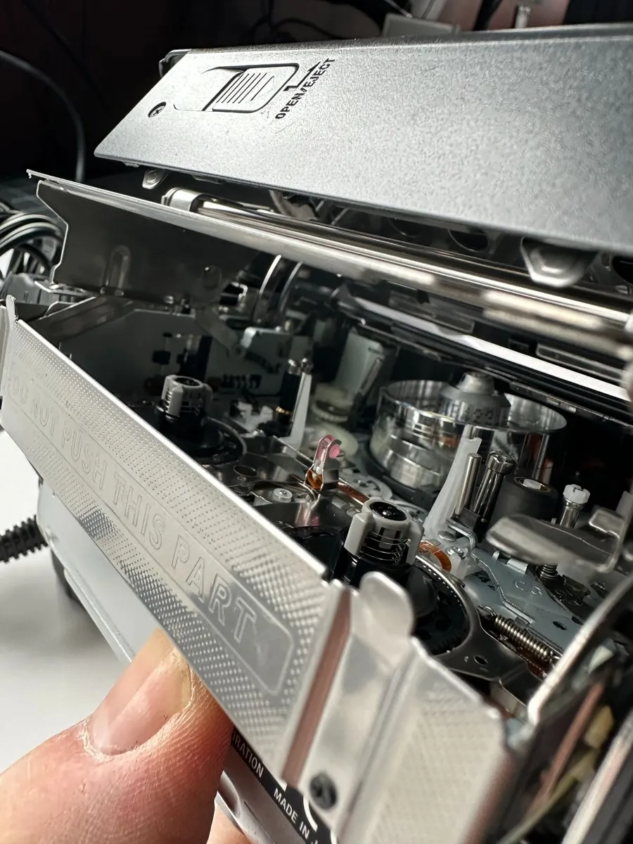 Sony Handycam DCR-ccd-trv238e PAL - Image 3