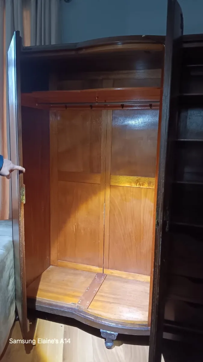 1930's Burr Walnut bow front 3door wardrobe - Image 2