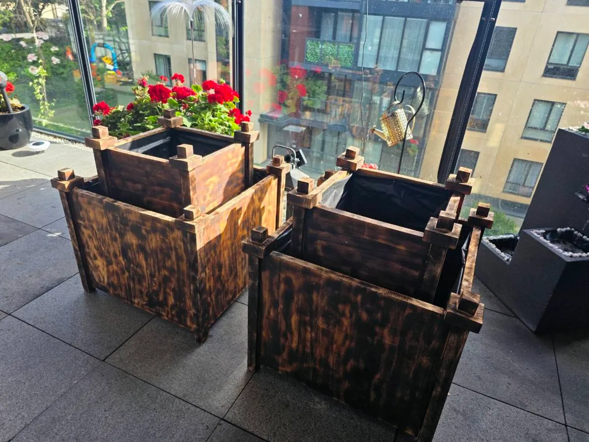 4 oak hard wood planters - Image 1