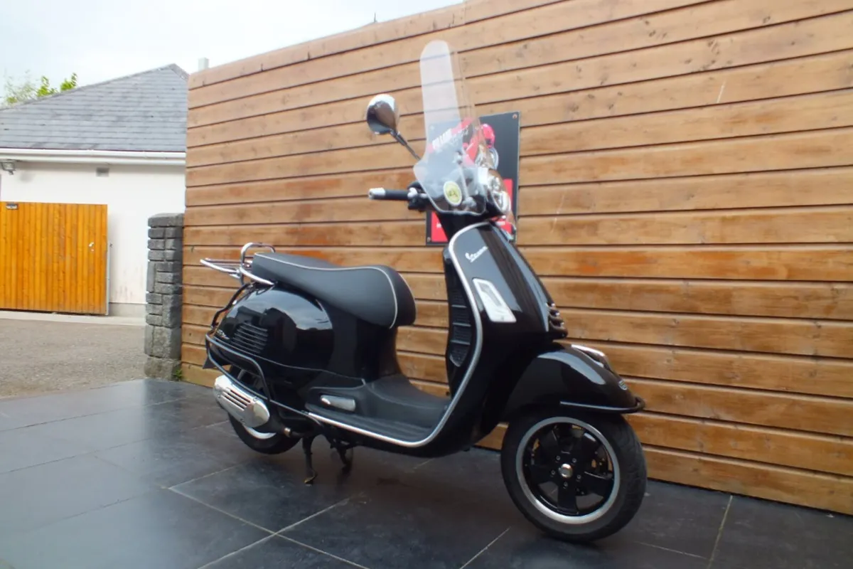 2020 Piaggio Vespa 125 (Immaculate, Low Miles) - Image 2