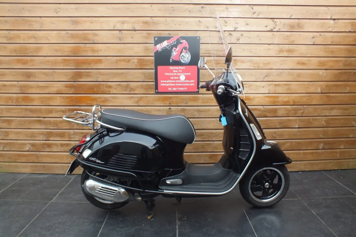 2020 Piaggio Vespa 125 (Immaculate, Low Miles) - Image 1