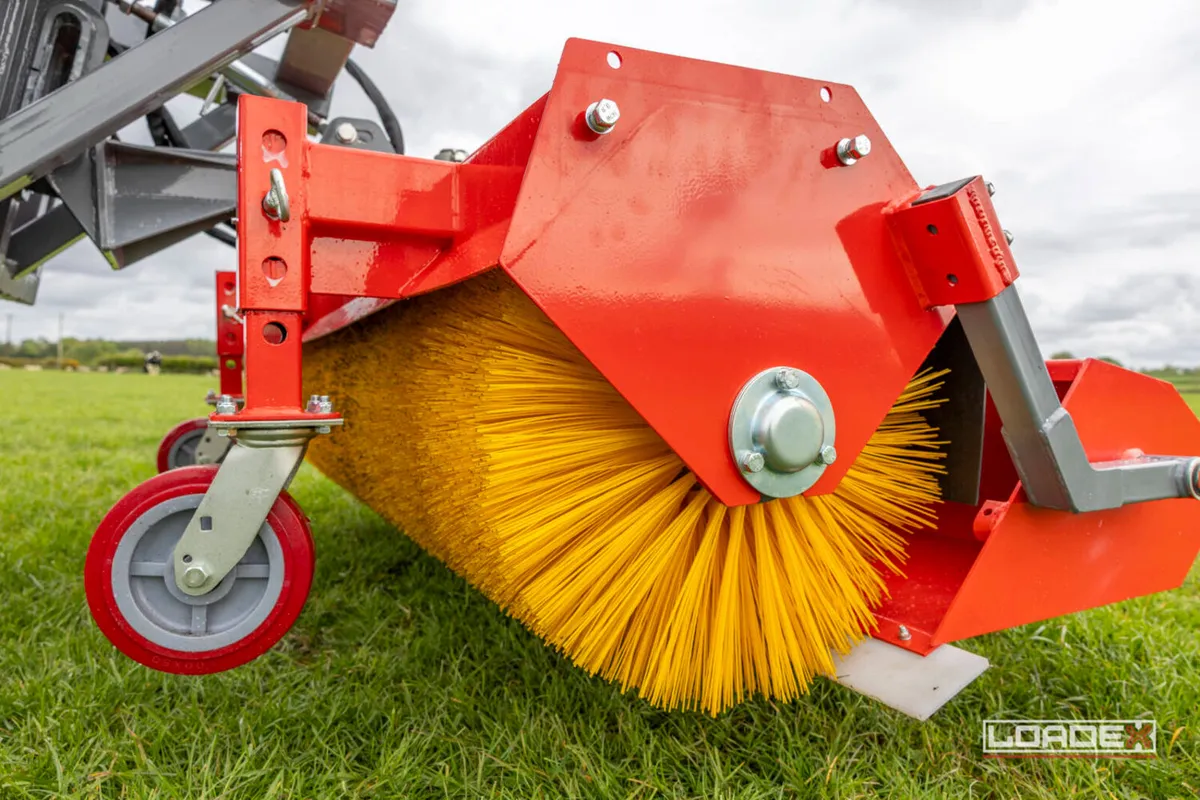 Loadex 180 Yard Sweeper with Hydraulic Emptying - Image 4