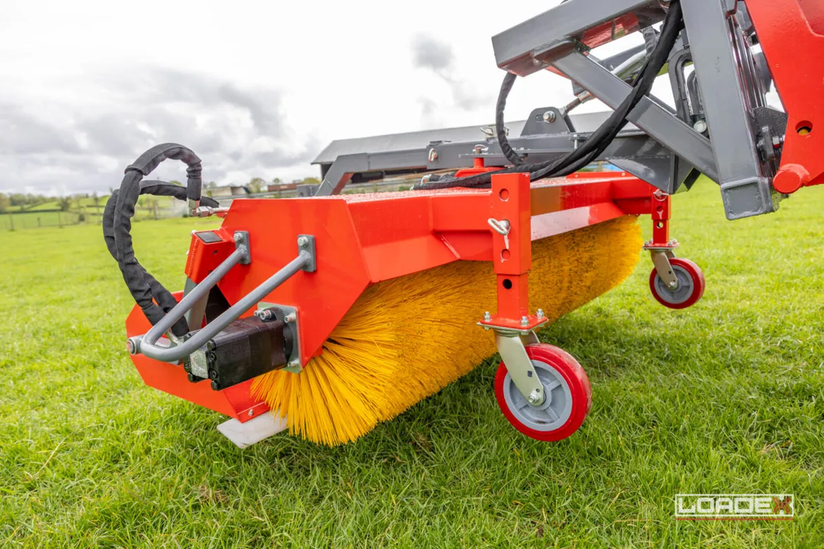 Loadex 180 Yard Sweeper with Hydraulic Emptying - Image 3