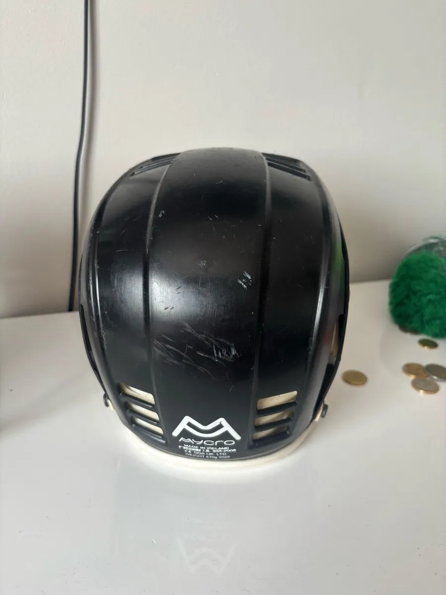 Hurling helmet - Image 4