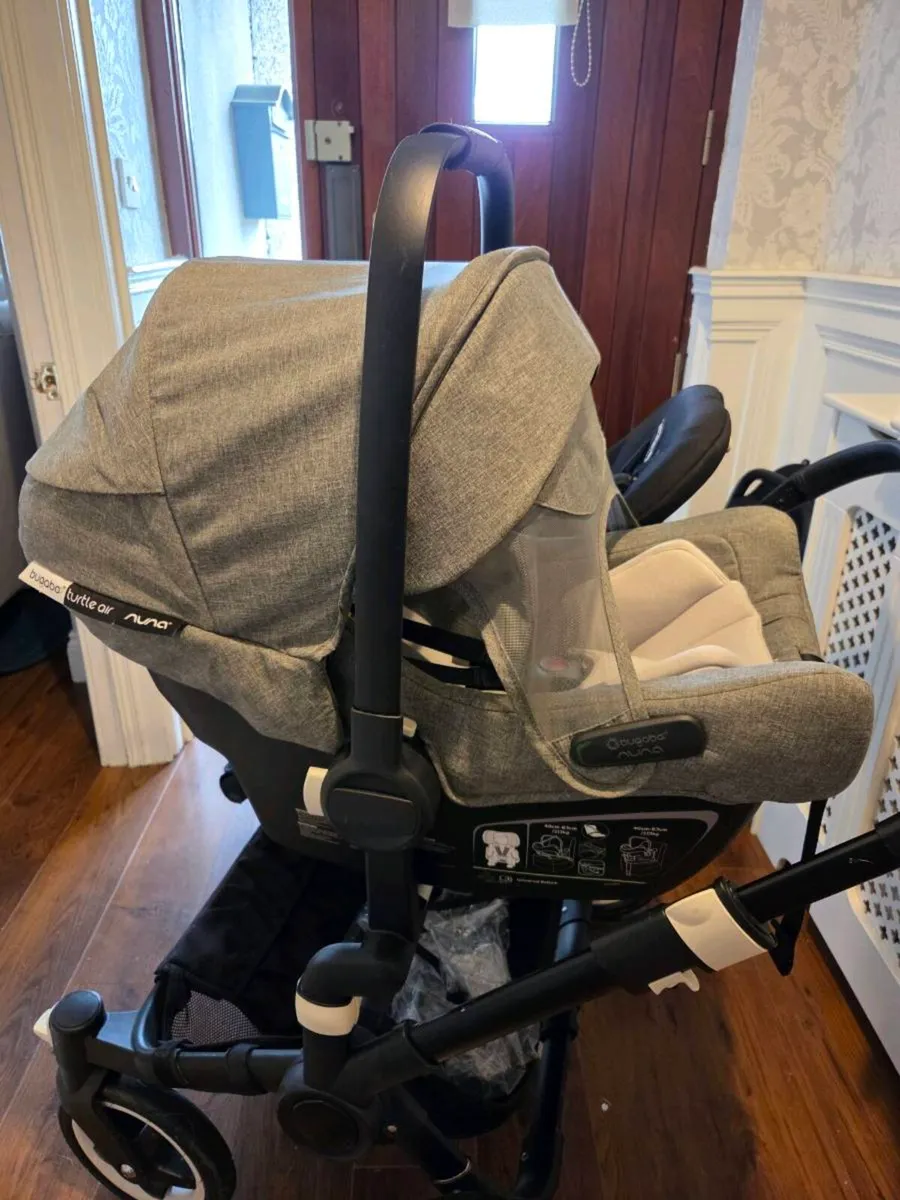 Nuna bugaboo turtle air , adaptor & base - Image 1