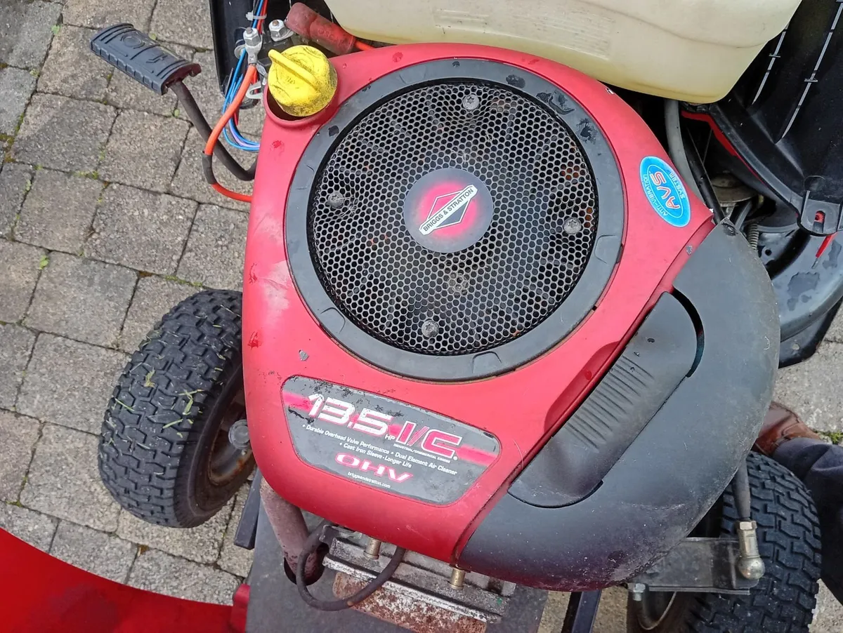 Castlegarden ride on lawnmower - Image 2