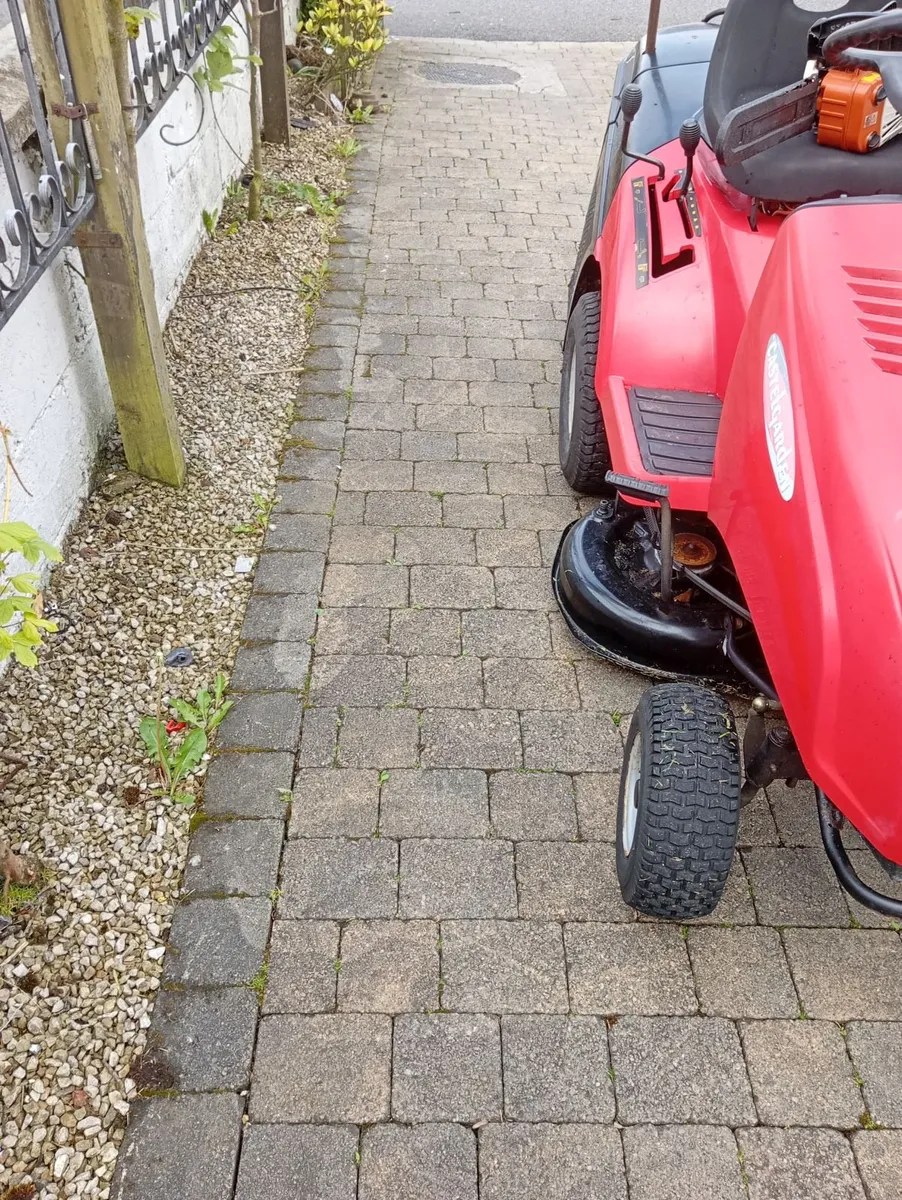 Castlegarden ride on lawnmower - Image 3