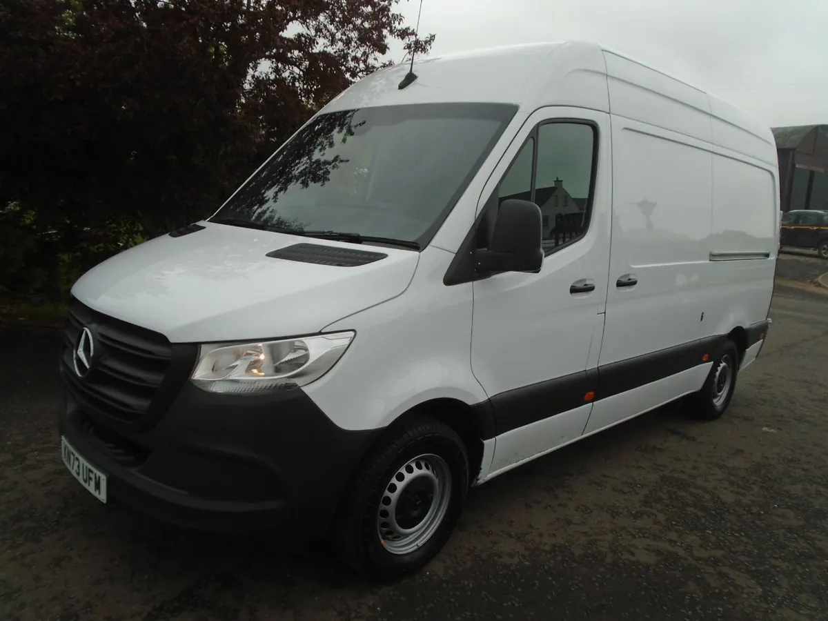 2023 Mercedes-Benz Sprinter 315 CDI MWB HR RWD - Image 3