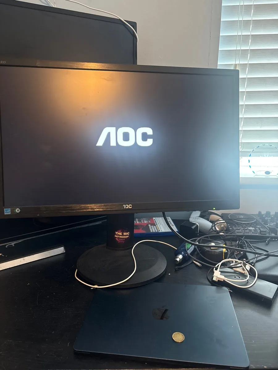 #WFH AOC 25 inch monitor with adjustable stand - Image 2