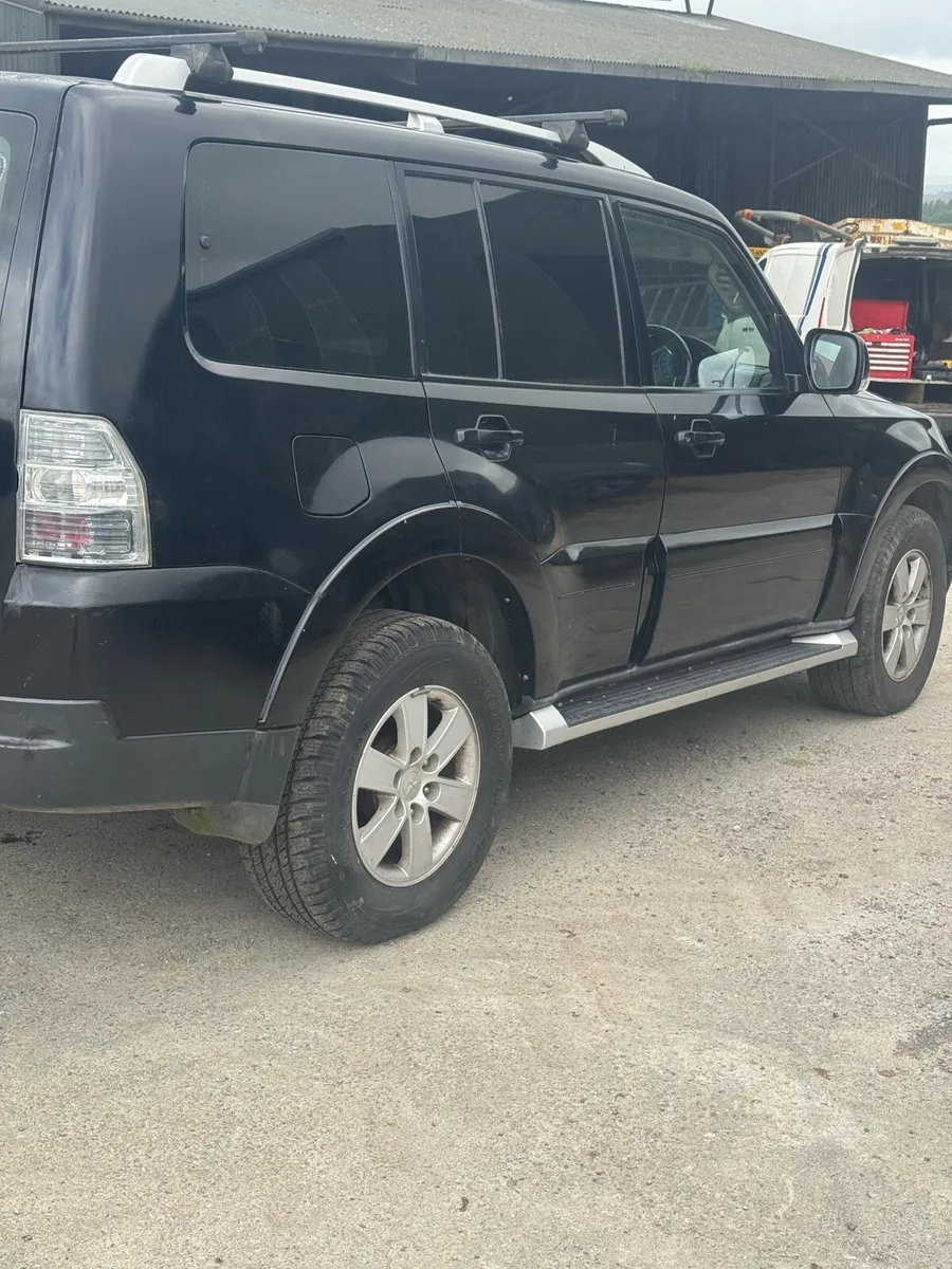 Pajero 3.2 - Image 2