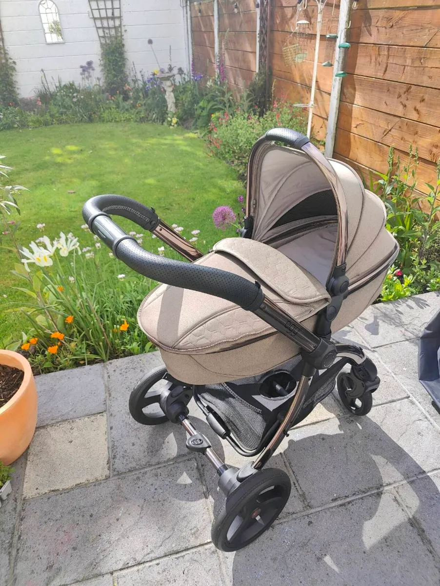 Egg2 Travel system - Image 1