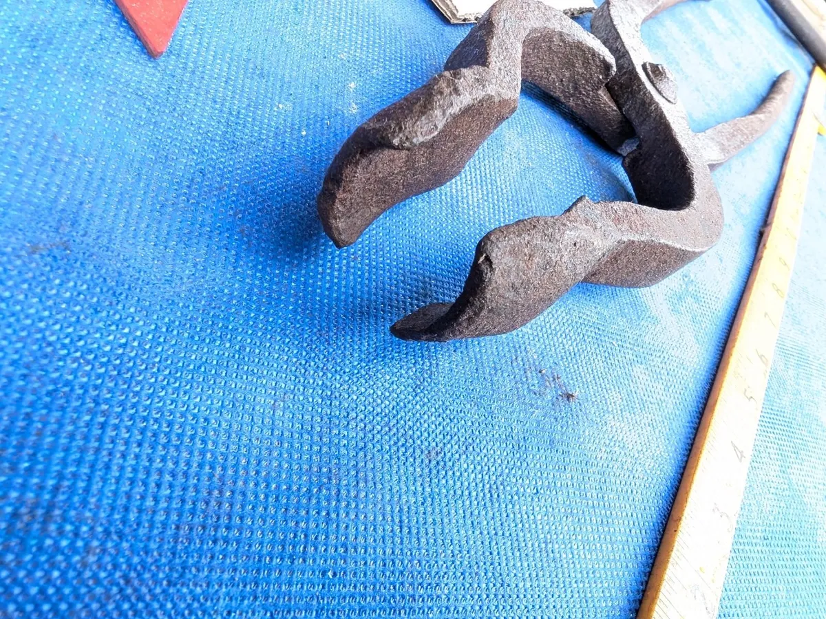 Blacksmiths Bolt Tongs - Image 2