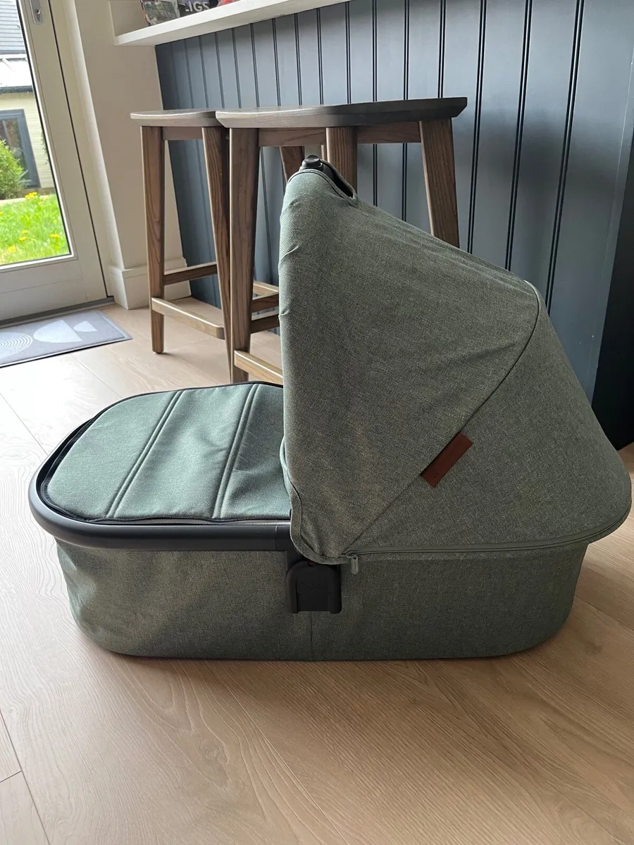 UPPAbaby V2 bassinet/Carrycot (Cruz & Vista) -  c - Image 1
