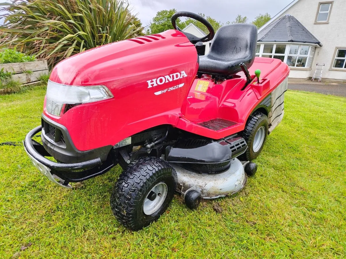 Honda ride on Mower HF2622 - Image 1
