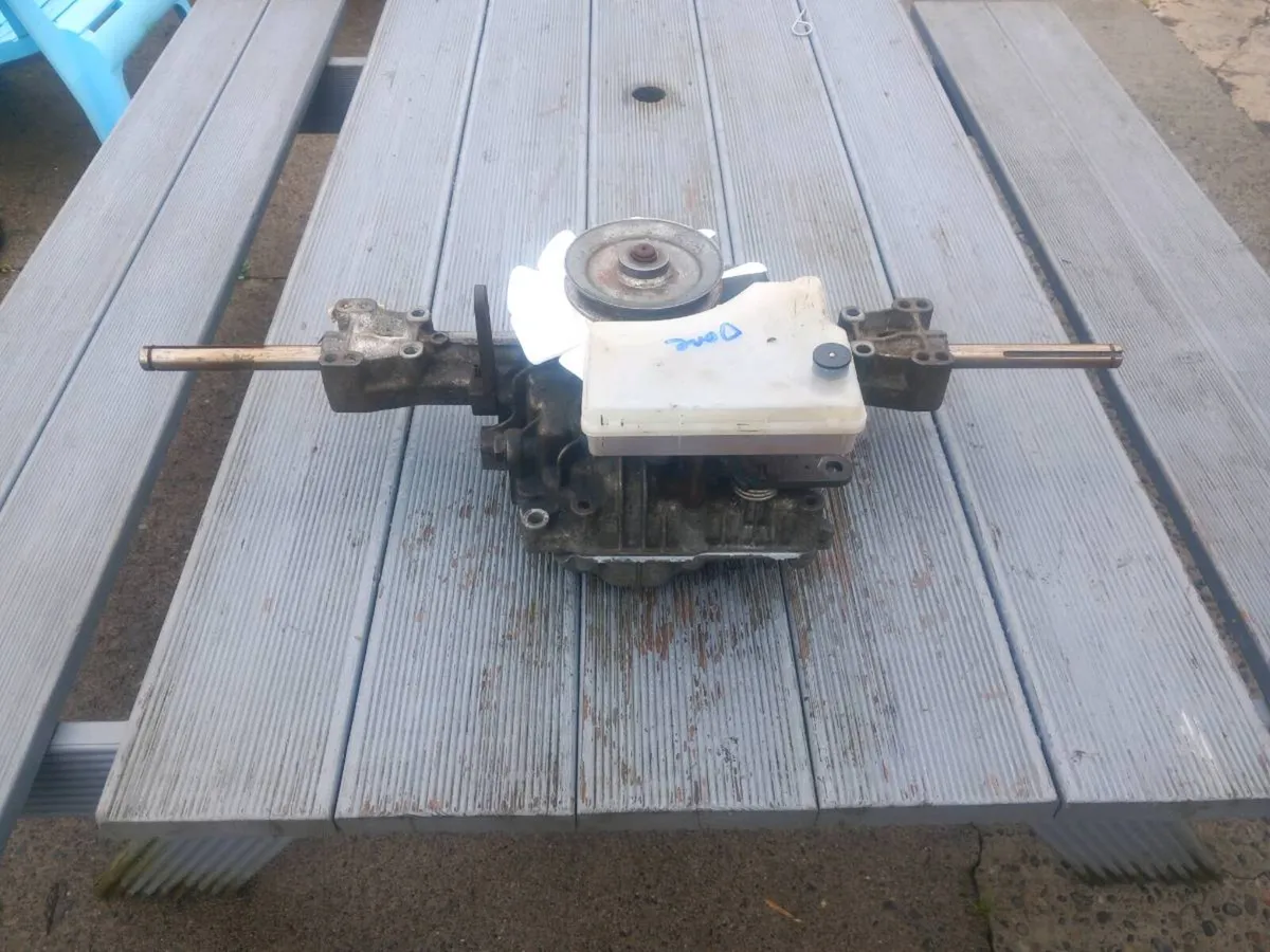 John deere/Castlegarden hydrostatic transmission - Image 3