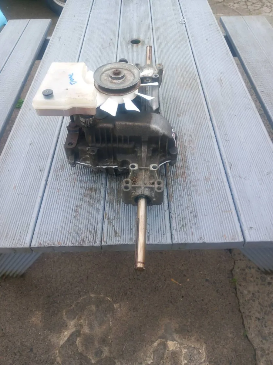 John deere/Castlegarden hydrostatic transmission - Image 4