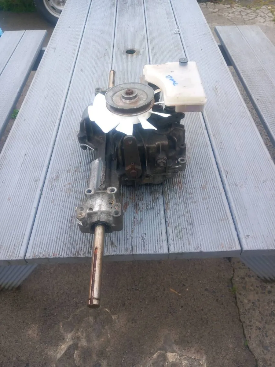 John deere/Castlegarden hydrostatic transmission - Image 2