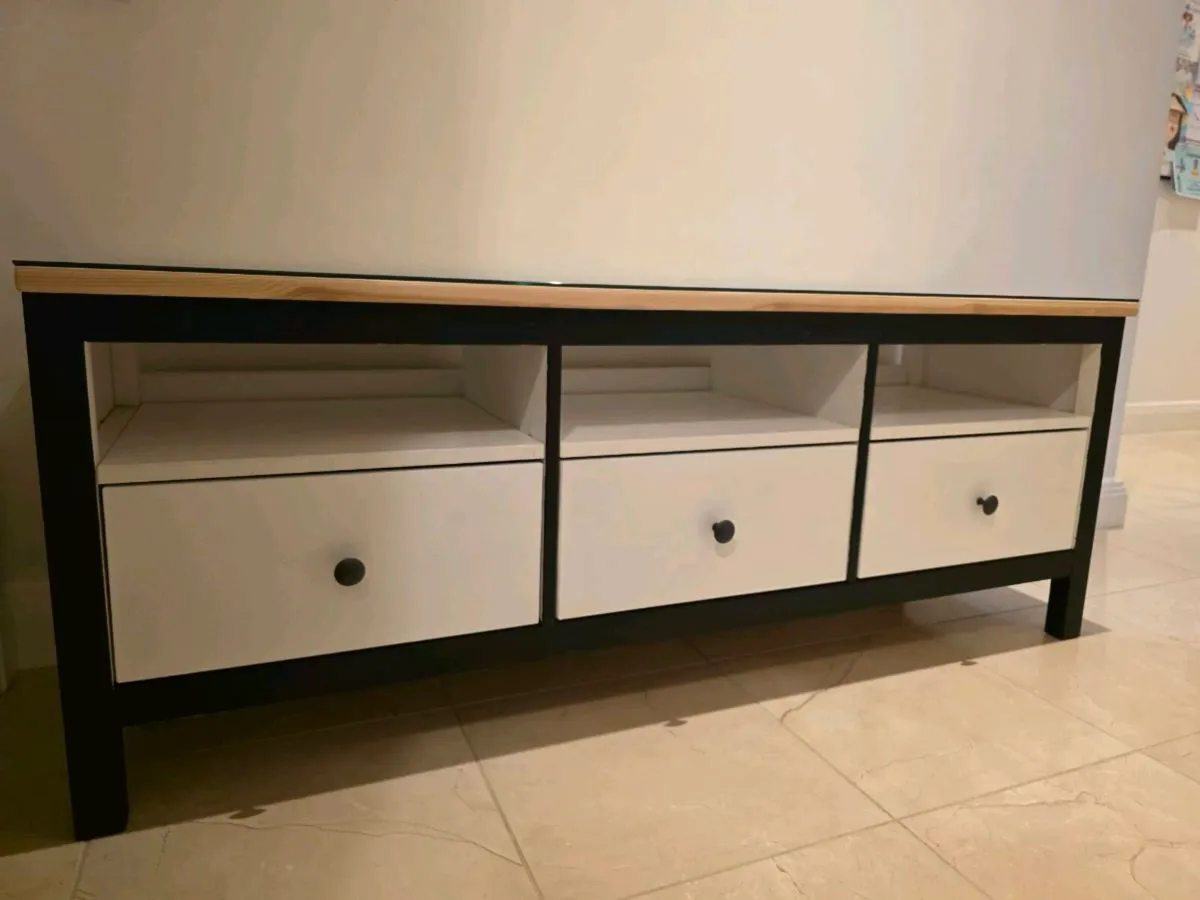 Wooden tv units with glass top 147cm x46  H 57cm - Image 3