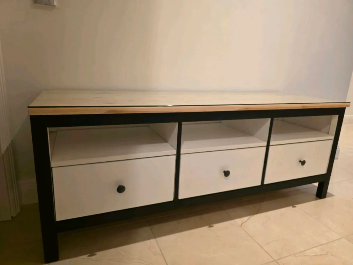 Wooden tv units with glass top 147cm x46  H 57cm - Image 4