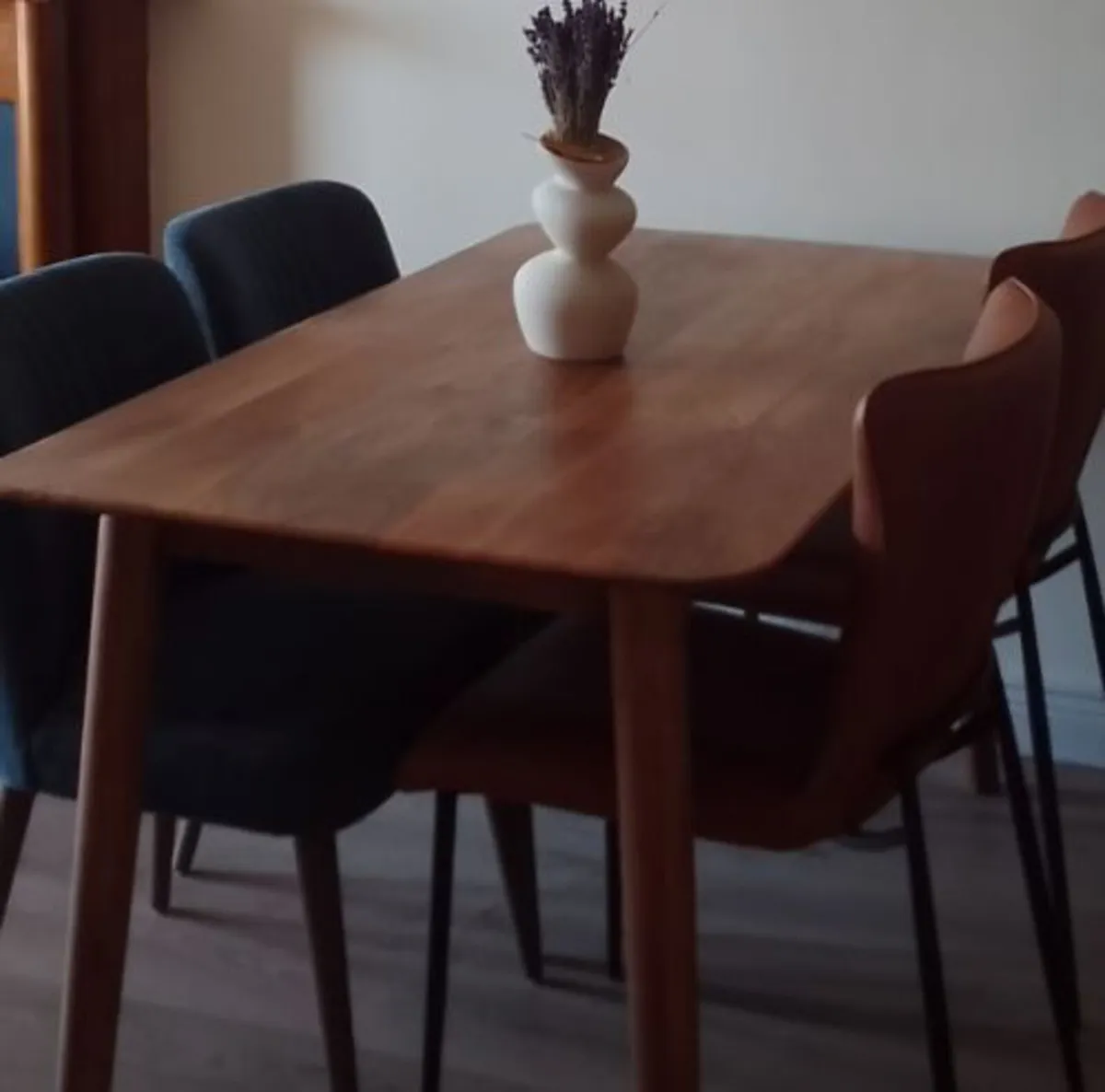 Dining table - Image 1