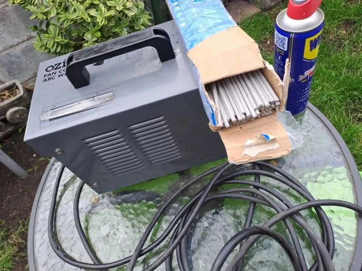 Ozio Fan Cooled Arc Welder as.new bought for one project - Image 3