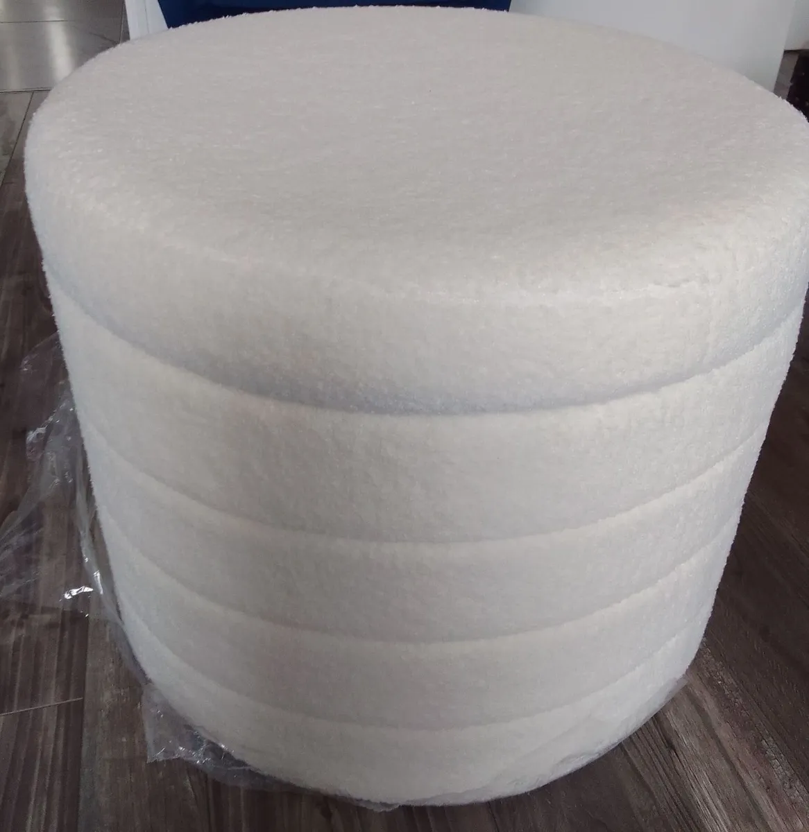 Pouf with storage/coffee table - Image 1